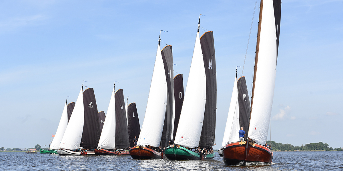 SKS-skûtsjes krijgen warm welkom in Lemmer!